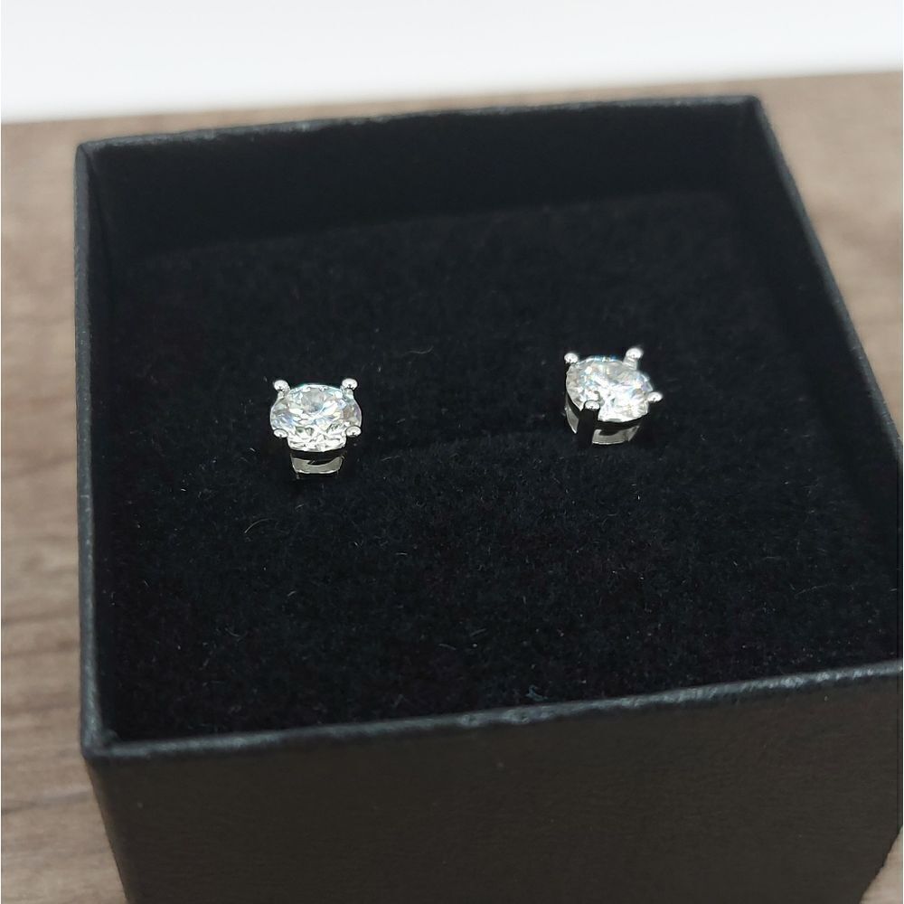 0.5 Carat Moissanite 925 Silver Sterling Simple Silver Stud Earrings - Picture 7 of 8